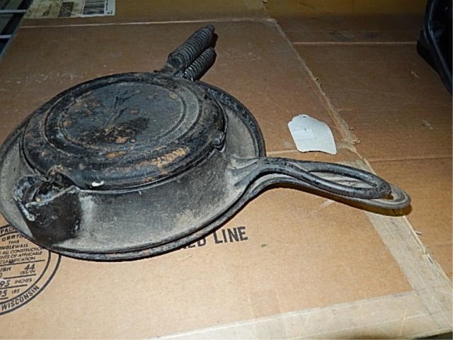 VINTAGE STOVER IRON WAFFLE MAKER: VINTAGE STOVER IRON WAFFLE MAKER