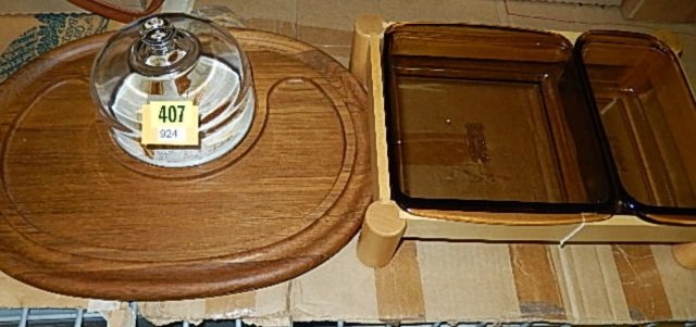 VINTAGE CHEESE PLATTER AND CASSEROLE DISH CASSEROLE: CASSEROLE DISH COMES WITH A WOODEN STAND