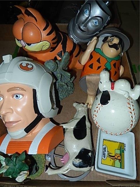 VINTAGE CARTOON CHARACTER TOYS INCLUDES GARFEILD PIGGY: INCLUDES GARFEILD PIGGY BANK, FRED FLINESTONE COOLER, SNOOPY PIGGY BANK, TIN MAN CUP, AND MORE