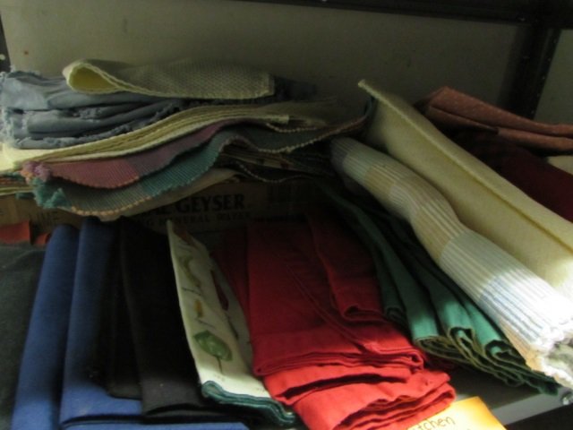 FABRIC PLACEMATS AND TABLECLOTH: FABRIC PLACEMATS AND TABLECLOTH