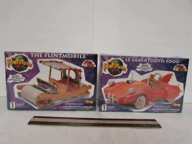 THE FLINTSTONES PLASTIC MODEL KITS (2): THE FLINTSTONES PLASTIC MODEL KITS (2) BOTH ARE IN ORIGINAL PACKAGING, LE SABERTOOTH 5000, & THE FLINTMOBILE