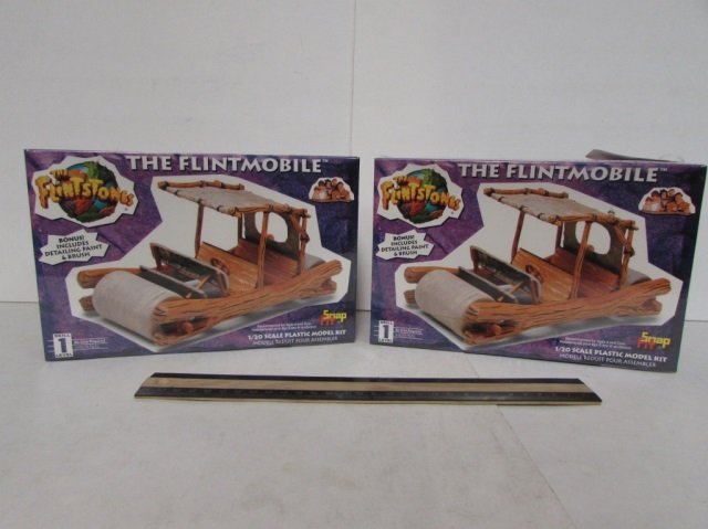 THE FLINTSTONES FLINTMOBILE MODEL KITS (2): THE FLINTSTONES FLINTMOBILE MODEL KITS (2) BOTH ARE IN ORIGINAL PACKAGING,