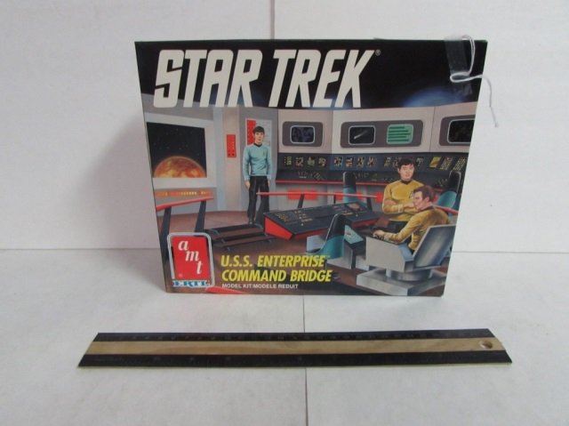 STAR TREK USS ENTERPRISE COMMAND BRIDGE MODEL KIT: STAR TREK USS ENTERPRISE COMMAND BRIDGE MODEL KIT ORIGINAL PACKAGING