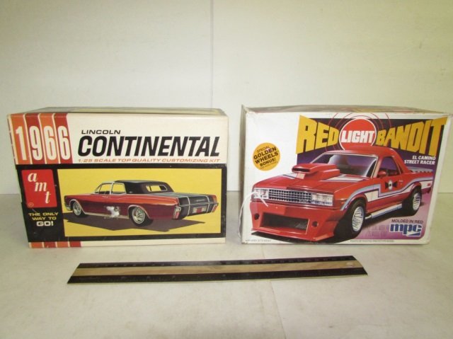 2 VINTAGE PLASTIC CAR MODEL KITS: 2 VINTAGE PLASTIC CAR MODEL KITS RED LIGHT BANDIT EL CAMINO STREET RACER & 1966 LINCOLN CONTINENTAL
