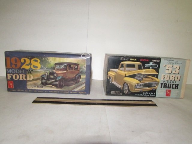 2 VINTAGE PLASTIC CAR MODEL KITS: 2 VINTAGE PLASTIC CAR MODEL KITS 1928 MODEL A FORD & 53 FORD PICKUP TRUCK