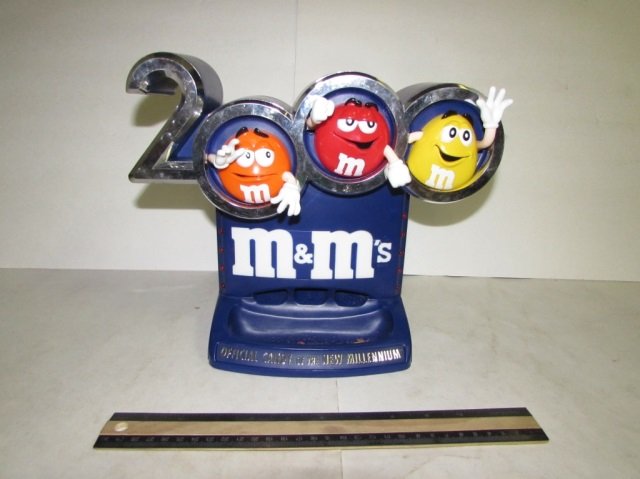 OFFICIAL CANDY OF THE NEW MILLENNIUM M&M DISPENCER: OFFICIAL CANDY OF THE NEW MILLENNIUM M&M DISPENCER BATTERY OPERATED