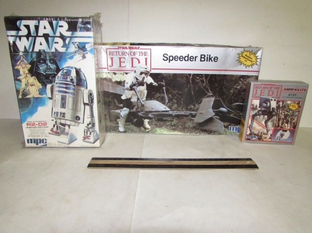 3 VINTAGE STAR WARS MODEL KITS: 3 VINTAGE STAR WARS MODEL KITS AT-ST MIRR-A-KITT, R2-DR MODEL KIT, & SPEEDER BIKE MODEL KIT
