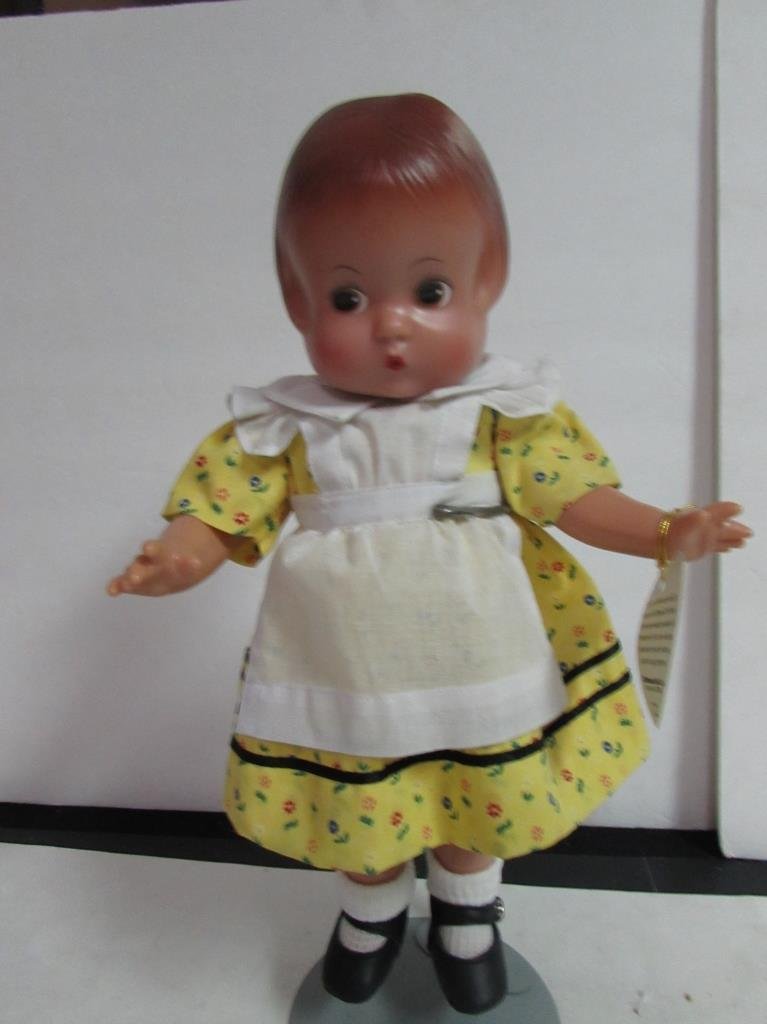 EFFANBEE PATSY DOLL: 13" LONG, HARD RUBBER HEAD AND BODY, MOLDED HAIR, IN VERY GOOD CONDITION, INCLUDES PAPER LABEL