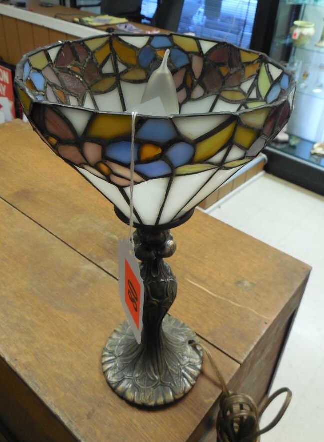 VINTAGE TABLE LAMP STAIN GLASS SHADE: VINTAGE TABLE LAMP STAIN GLASS SHADE 13 INCHES TALL