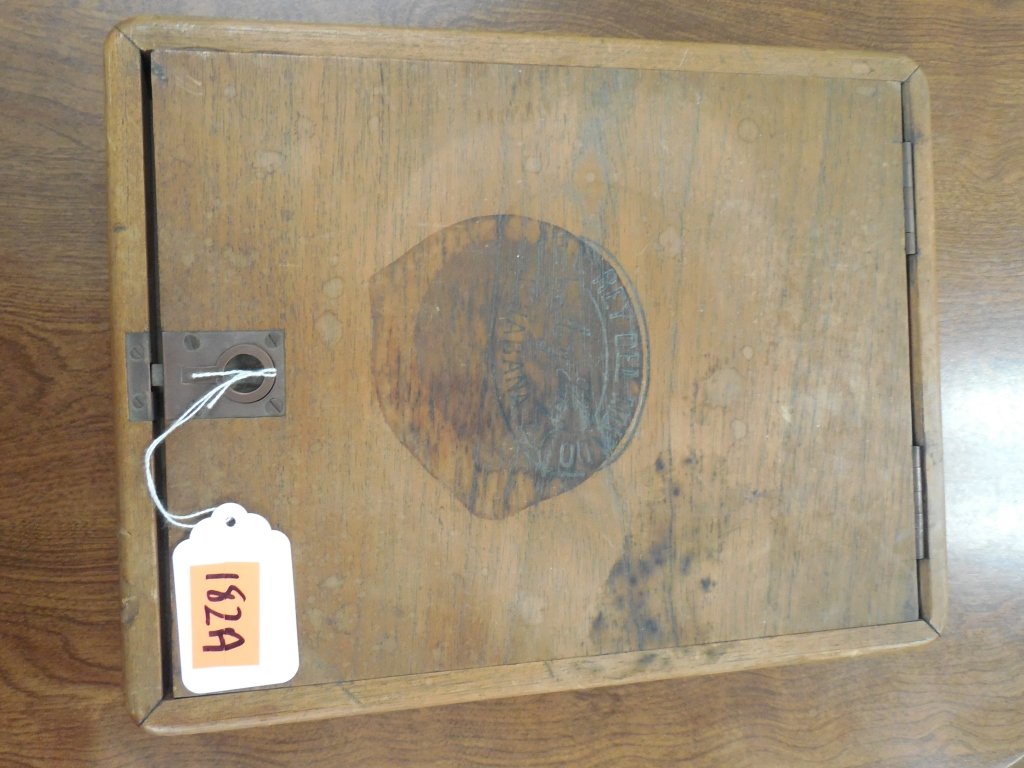 VINTAGE CIGAR BOX WITH REMOVEABLE BOX: VINTAGE CIGAR BOX WITH REMOVEABLE BOX MARKED EL REY DEL MUNDO