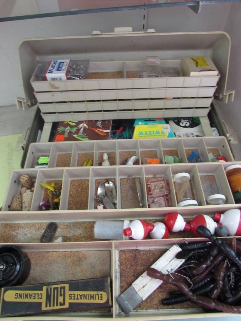 LARGE TACKLE BOX WITH FISHING ACCESSORIES: LARGE TACKLE BOX WITH FISHING ACCESSORIES INCLUDES FISHING LURES, STRING, KNIVES & MORE