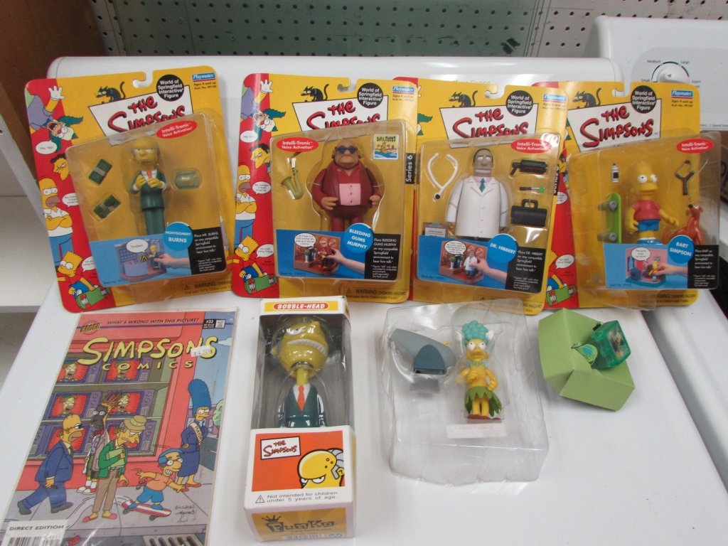 SIMPSONS COLLECTIBLE TOYS (8): SIMPSONS COLLECTIBLE TOYS (8) SOME IN ORIGINAL PACKAGING, SOME ARE OPEN, INCLUDES SIDESHOW MEL, DR. HILBERT, BLEEDING GUMS MURPHY, BART SIMPSON, MONTGOMERY BURNS, SIMPSONS COMICS, MR. BURNS BOBBLE HEA
