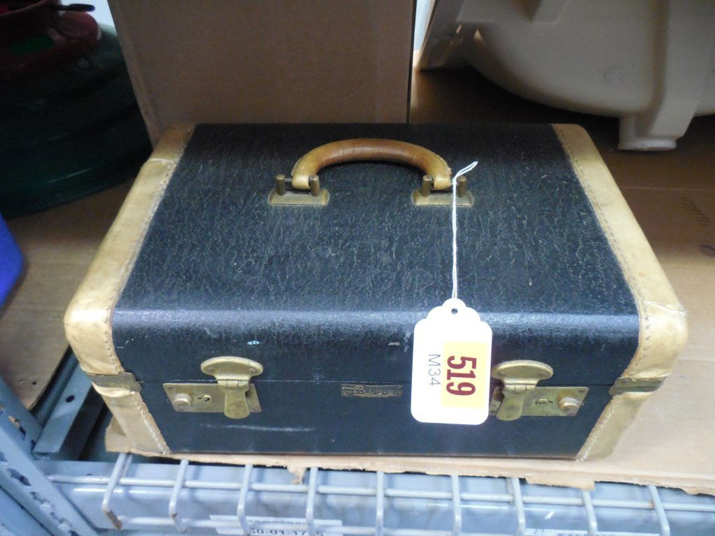 VINTAGE WOMENS MAKEUP CASE: VINTAGE WOMENS MAKEUP CASE SMALL IT MEASURES AT 6" X 14" X 9.5", MIRROR INSIDE IS DAMAGED, ALSO INCLUDES VINTAGE WOMENS REMINGTON SHAVER, AND SHOWER CAP