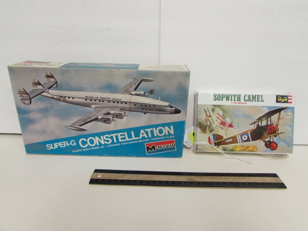 2 VINTAGE PLASTIC AIRCRAFT MODEL KITS: SUPER-G CONSTELLATION & SOPWITH CAMEL