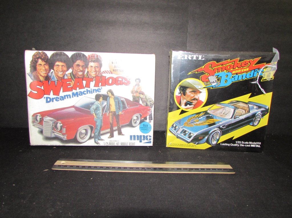 2 VINTAGE PLASTIC CAR MODEL KITS: SMOKEY AND THE BANDIT II & SWEAT HOGS GREAM MACHINE, BOTH ARE IN ORIGINAL PACKAGING