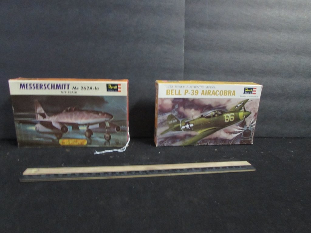 .2 PLASTIC AIRCRAFT MODEL KITS: MESSERSCHMITT & BELL P-39 AIRACOBRA
