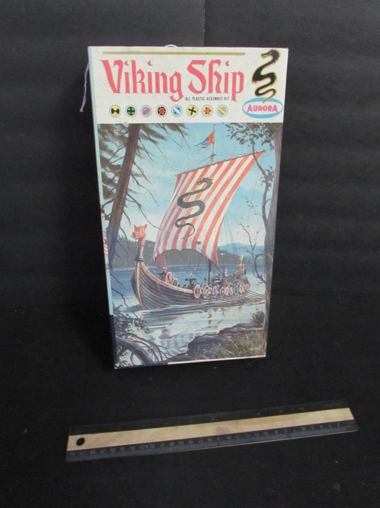 AURORA VIKING SHIP MODEL KIT: AURORA VIKING SHIP MODEL KIT
