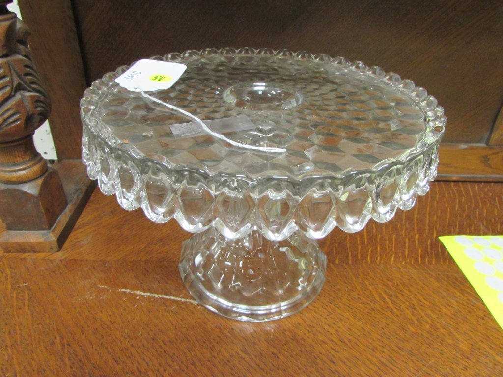 VINTAGE CLEAR GLASS CAKE STAND: VINTAGE CLEAR GLASS CAKE STAND Vintage clear glass cake stand, 7" tall, Tiny chips around edge