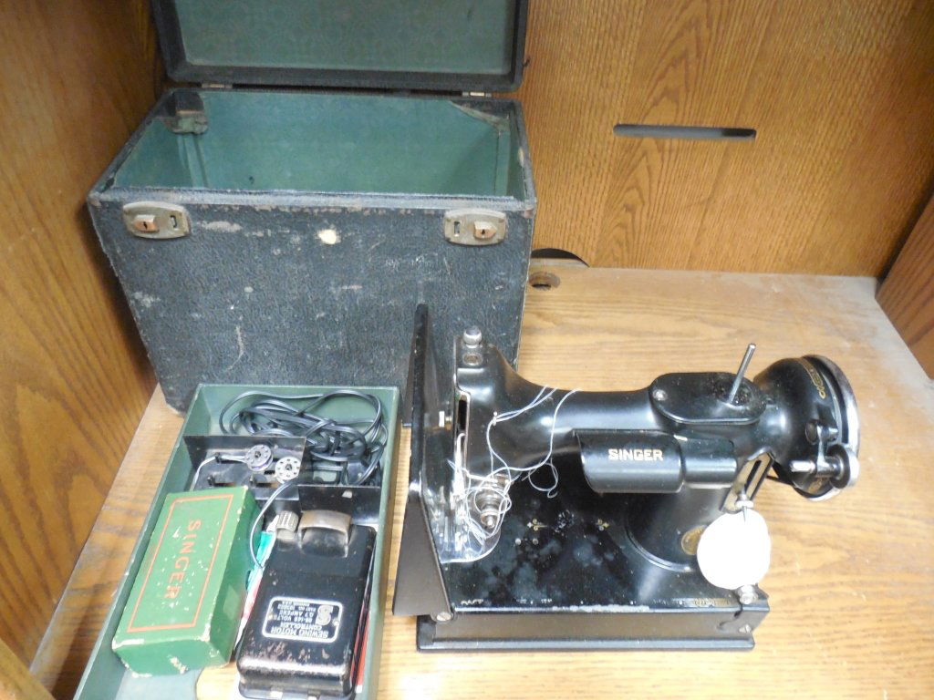 VINTAGE SINGER PORTABLE ELECTRIC SEWING MACHINE: VINTAGE SINGER PORTABLE ELECTRIC SEWING MACHINE Vintage singer sewing machines #221-1, Includes foot attachments, Bobbins, petal, Comes in closable box 11" tall, 1'1" wide, Shows wear