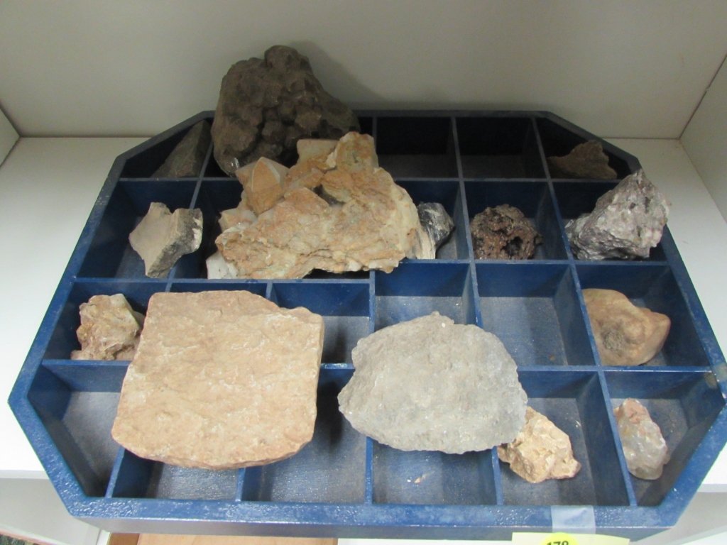 NATURAL STONE AND MINERALS: NATURAL STONE AND MINERALS NICE ASSORTMENT, COMES WITH WOOD TRAY