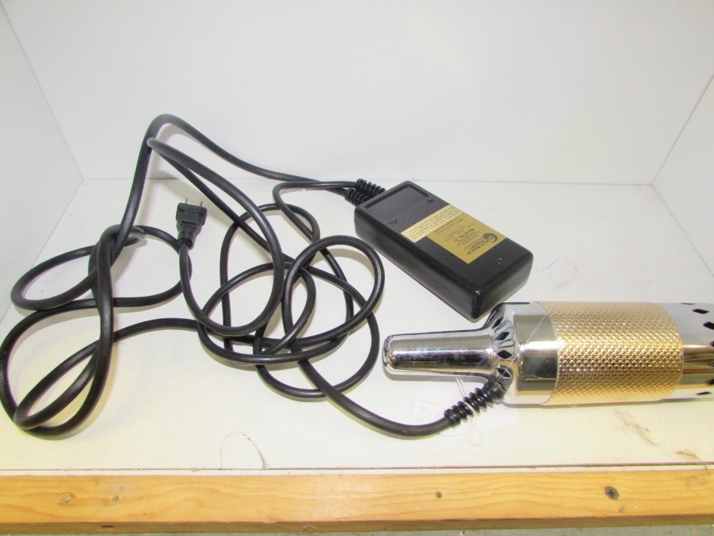 SONOID MODEL 10 BODY MASSAGER: SONOID MODEL 10 BODY MASSAGER VINTAGE SONOID MASSAGER, LOOKS LIKE A MICROPHONE