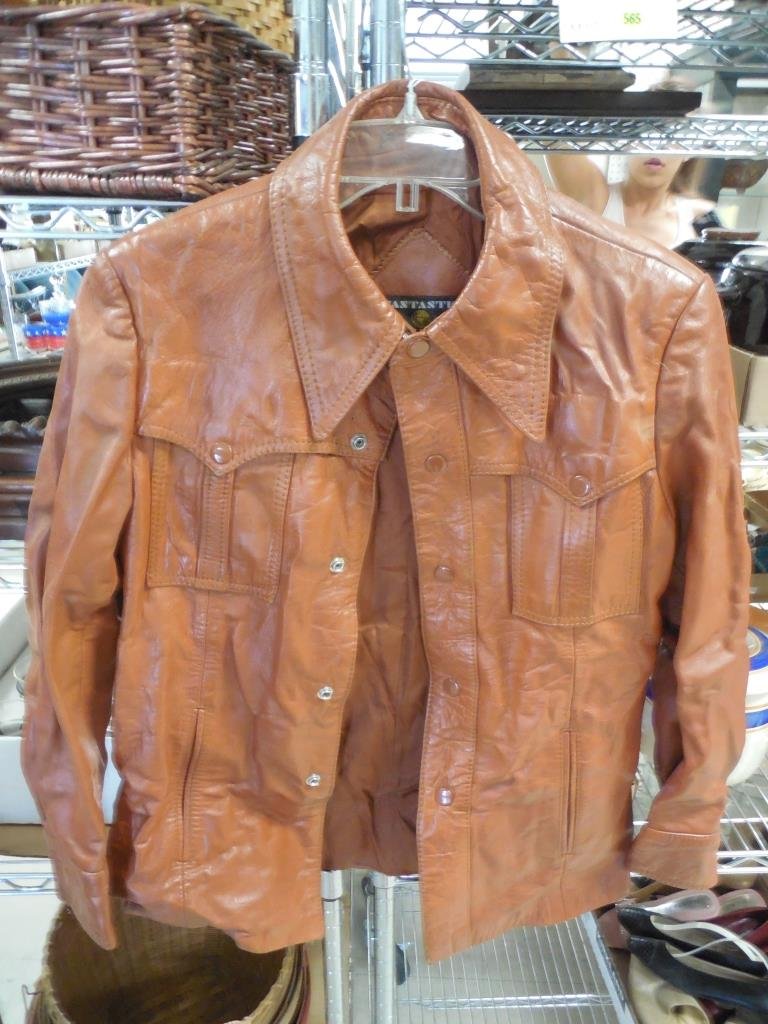 VINTAGE FANTASIC INTERNATIONAL LEATHER JACKET: VINTAGE FANTASIC INTERNATIONAL LEATHER JACKET BROWN LEATHER, SIZE 38