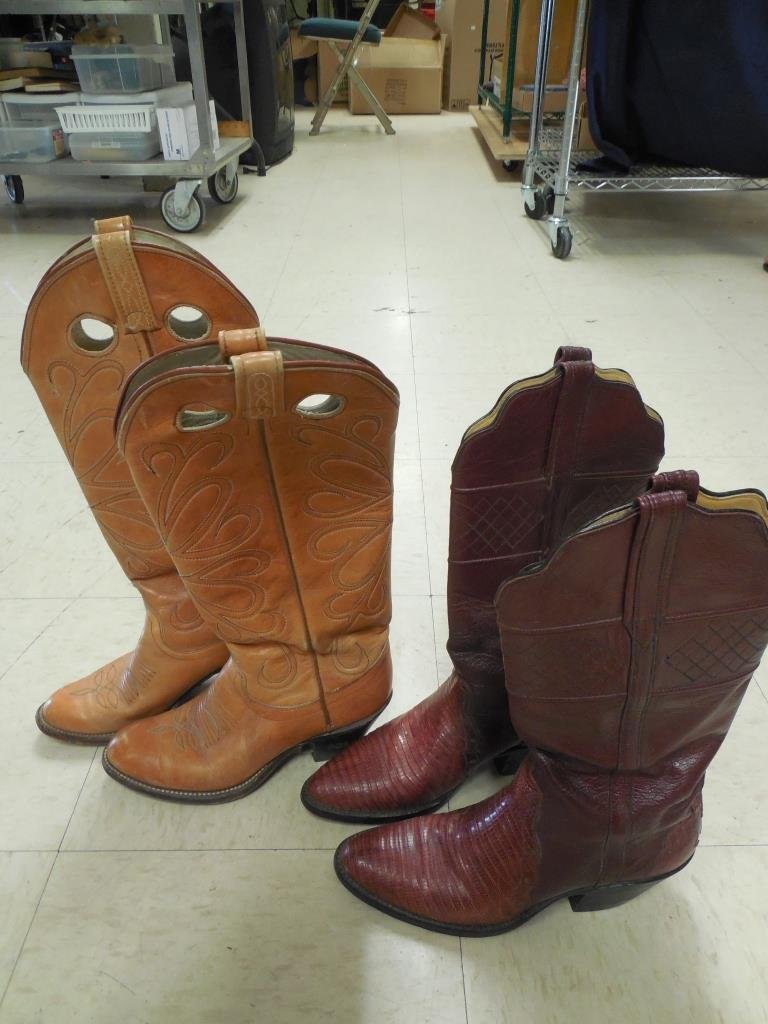 LADIES COWBOY BOOTS (2 PAIR): LADIES COWBOY BOOTS (2 PAIR) BOTH ARE LEATHER, SIZE 5.5?