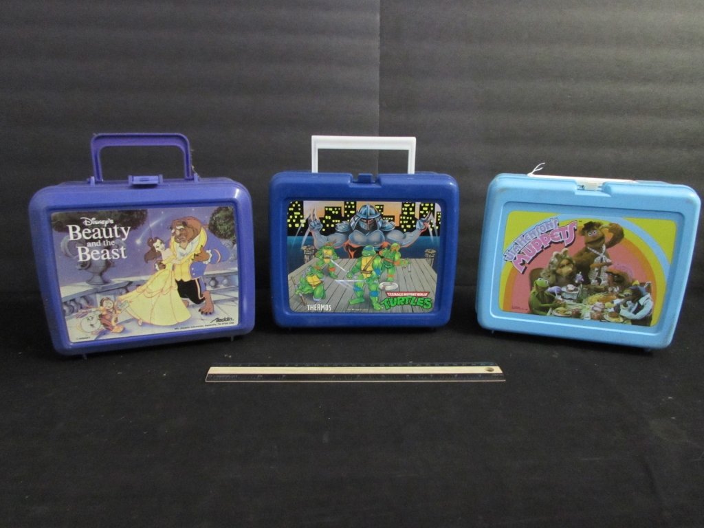 3 VAND THE BEASTINTAGE PLASTIC LUNCH BOXES: 3 VAND THE BEASTINTAGE PLASTIC LUNCH BOXES 1982 MUPPETS, TEENAGE MUTANT NINJA TURTLES, & BEAUTY & THE BEAST