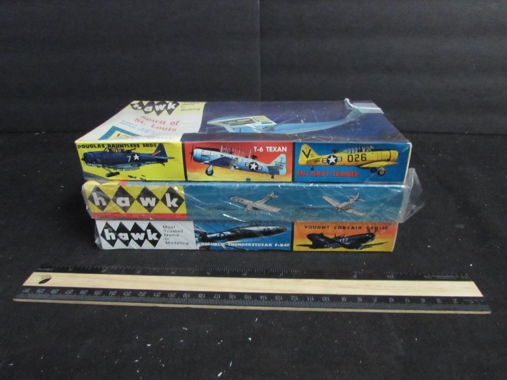 3 VINTAGE AIRCRAFT MODEL KITS: 3 VINTAGE AIRCRAFT MODEL KITS ALL ARE IN ORIGINAL PACKAGING, (2) SPIRIT OF ST LOUIS, REPUBLIC THUNDERSTREAK F-84F