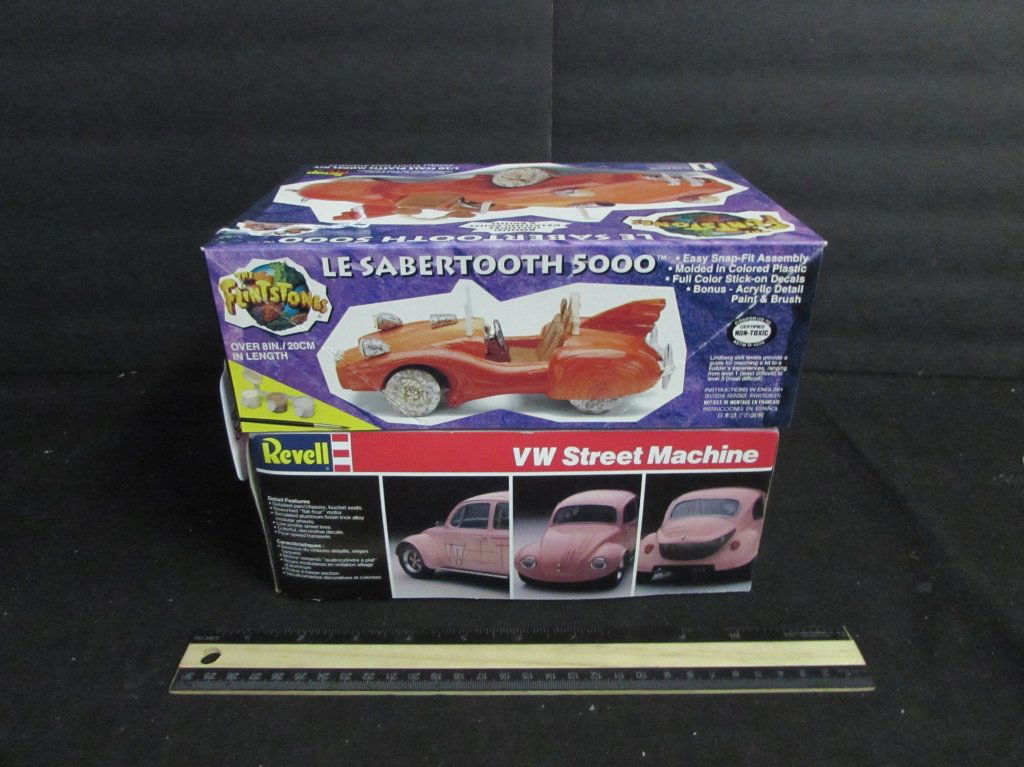 2 PLASTIC CAR MODEL KITS: 2 PLASTIC CAR MODEL KITS LE SABERTOOTH 5000 & VW STREET MACHINE