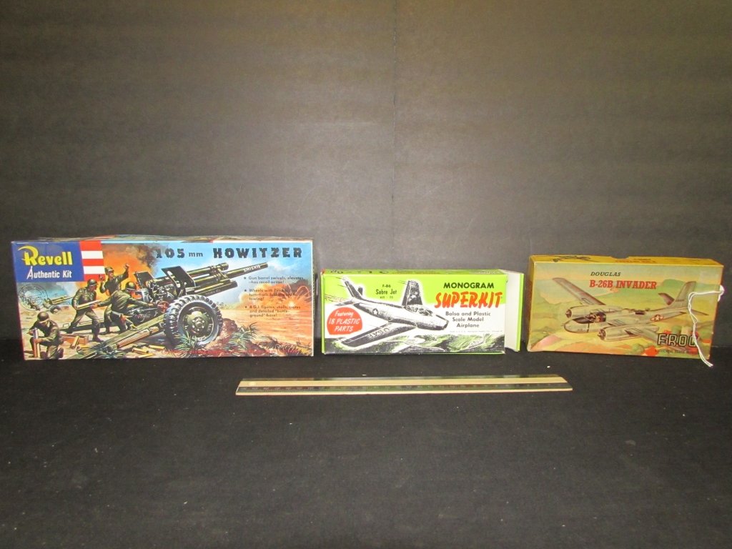 3 VINTAGE PLASTIC AIRCRAFT MODEL KITS: 3 VINTAGE PLASTIC AIRCRAFT MODEL KITS B-26B INVADER, SABRE JET F-86 KIT T5, H-539: 79105MM HOWITZER