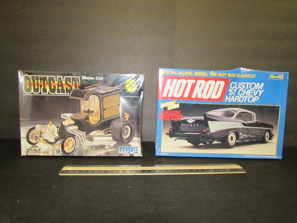 2 PLASTIC CAR MODEL KITS: 2 PLASTIC CAR MODEL KITS BOTH ARE IN ORIGINAL PACKAGING, OUTCAST STUNT CAR, & CUSTOM 57 CHEVY HARDTOP