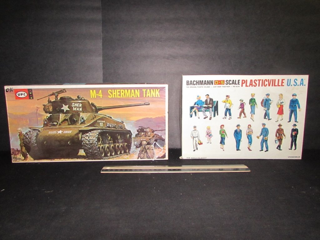 2 VINTAGE PLASTIC MODEL KITS: 2 VINTAGE PLASTIC MODEL KITS M-4 SHERMAN TANK & PLASTICVILLE USA CITIZENS 1915