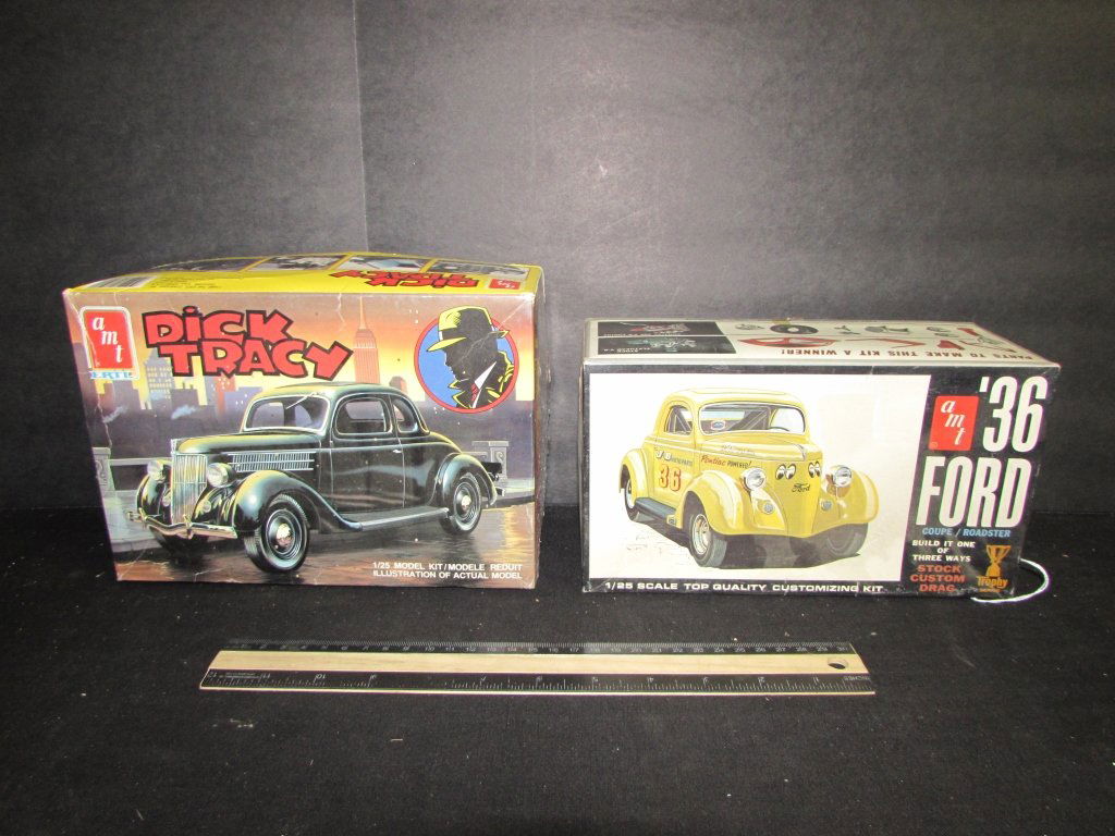 2 PLASTIC CAR MODEL KITS: 2 PLASTIC CAR MODEL KITS 36 FORD & DICK TRACY CAR