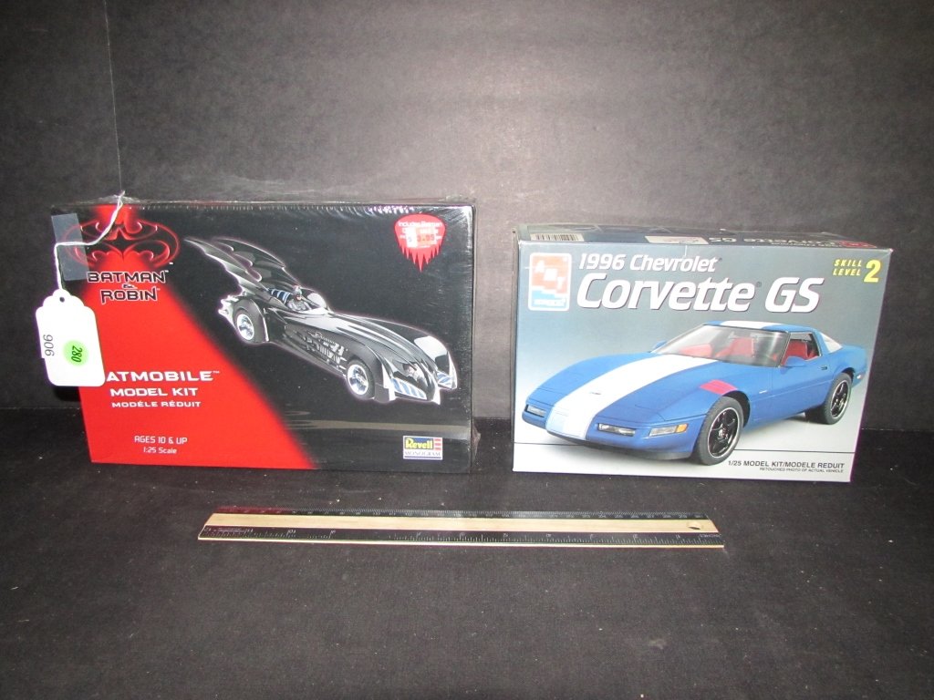 2 PLASTIC MODEL KITS: 2 PLASTIC MODEL KITS BATMAN BATMOBILE & 1966 CHEVROLET CORVETTE GS