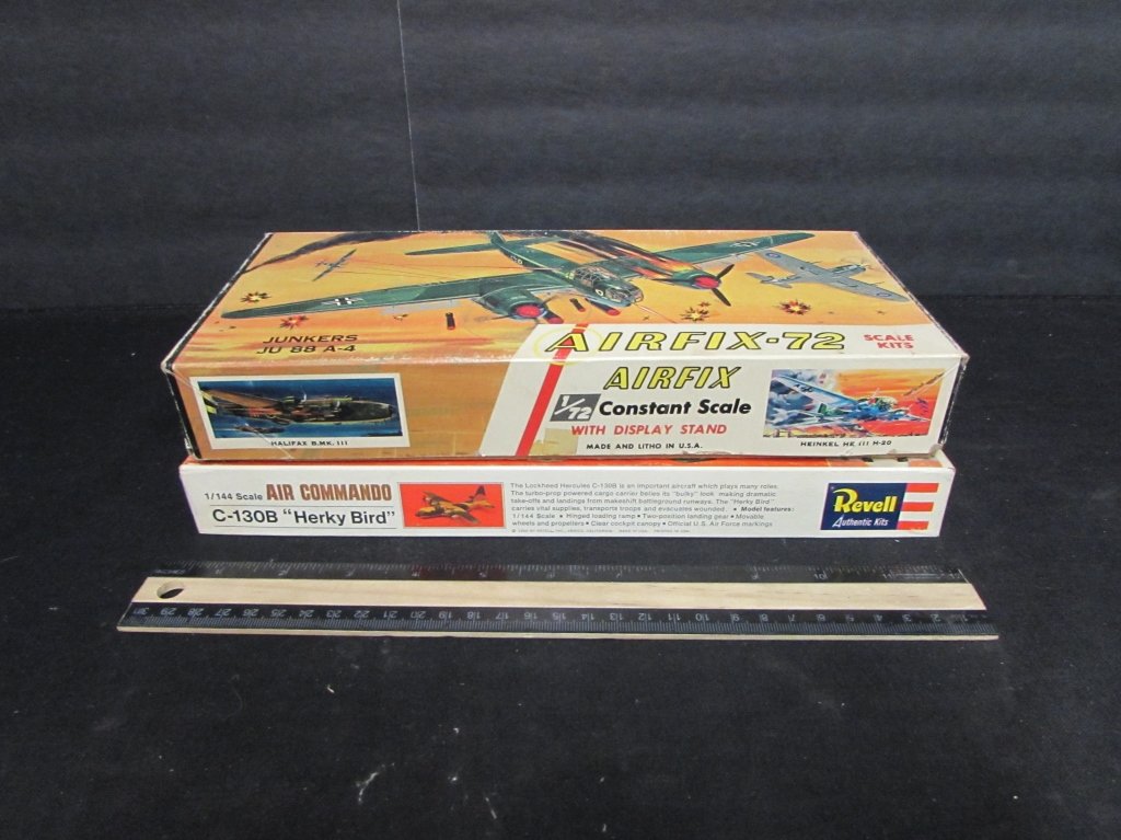 2 VINTAGE PLASTIC AIRCRAFT MODEL KITS: 2 VINTAGE PLASTIC AIRCRAFT MODEL KITS C-13OB HERKY BIRD & JUNKER JU 88 A-4