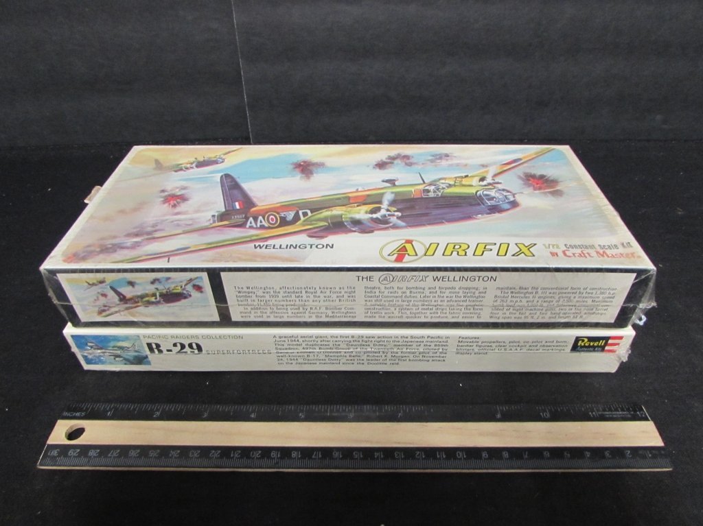 2 PLASTIC AIRCRAFT MODEL KITS: 2 PLASTIC AIRCRAFT MODEL KITS B-29 SUPERFORTRESS & WELLINGTON