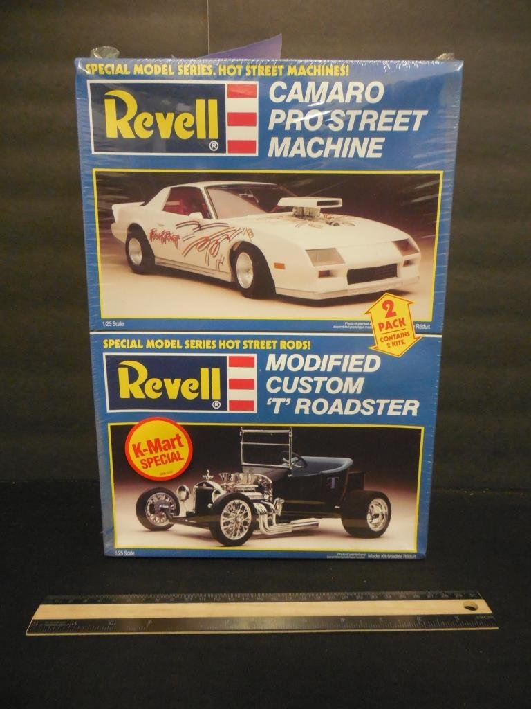 REVELL PLASTIC CAR MODEL KITS (2): REVELL PLASTIC CAR MODEL KITS (2) IN ORIGINAL PACKAGING, CAMARO PRO STREET MACHINE, & MODIFIED CUSTOM T ROADSTER