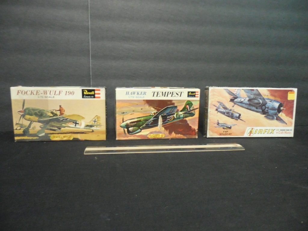 3 VINTAGE PLASTIC AIRCRAFT MODEL KITS: 3 VINTAGE PLASTIC AIRCRAFT MODEL KITS HAWKER TEMPEST, FOCKE-WULF 190, & F4F WILDCAT