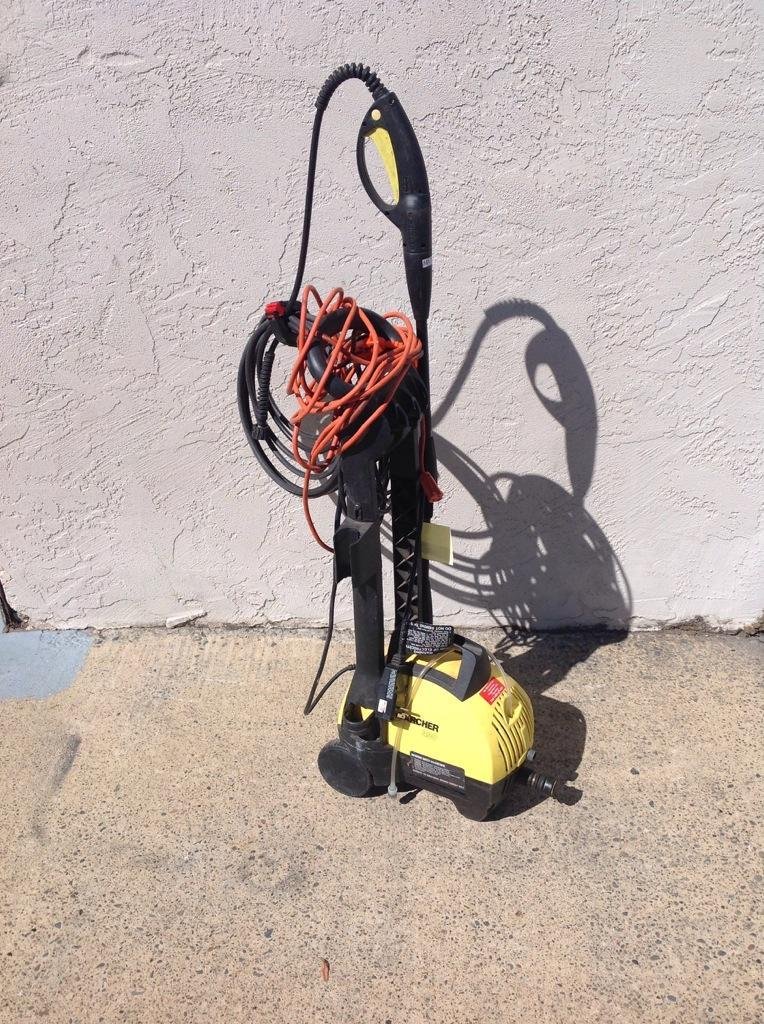 Karcher 330 Pressure Washer: comes with extension cord