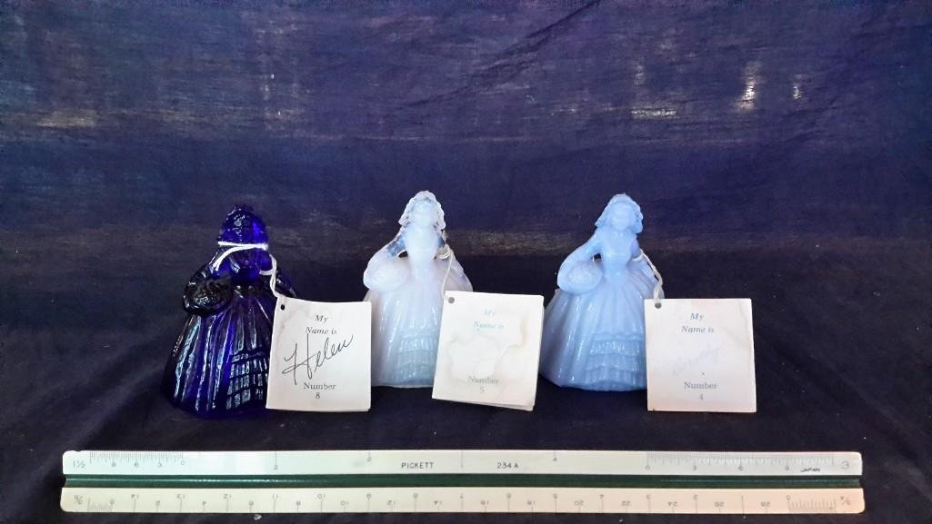 Vintage Boyd's Crystal Art Glass Figurines (3): Excellent condition, 4" tall