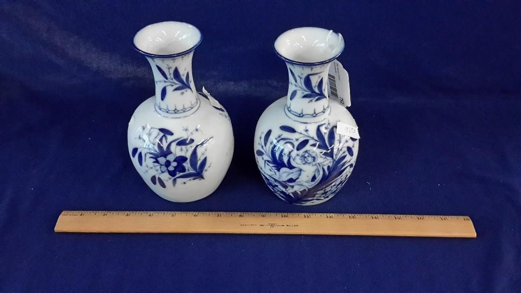Meissen Blue and White Porcelain Vases (2): Very beautifully crafted vases w/angel and cross mark at the bottom. 8" tall.