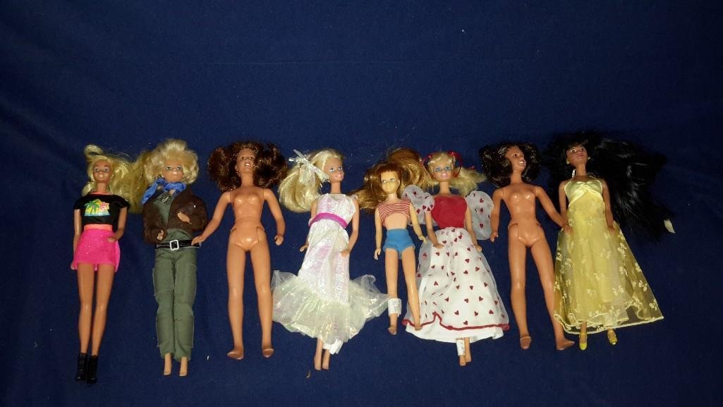 Vintage Barbie dolls (8): Vintage Dolls, no boxes, some without clothes.