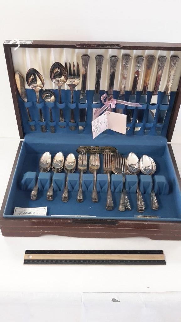 Oneida Tudor Plate Flatware: 52 piece Oneida flatware set in pattern Fortune. With anti tarnish box. In good condition.