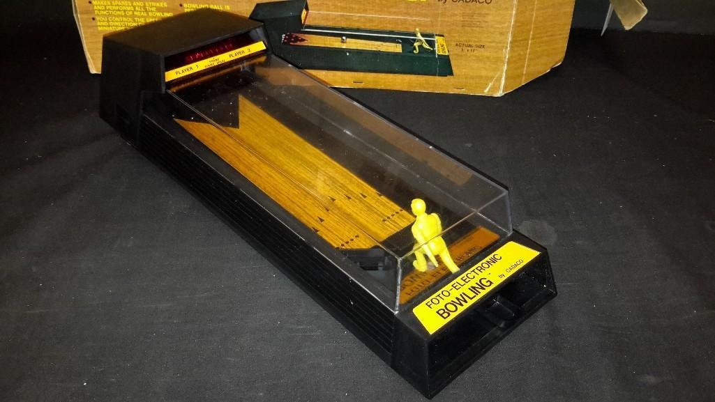 Foto-electric Bowling Game: Come in original box,Digital scoring, sports action game