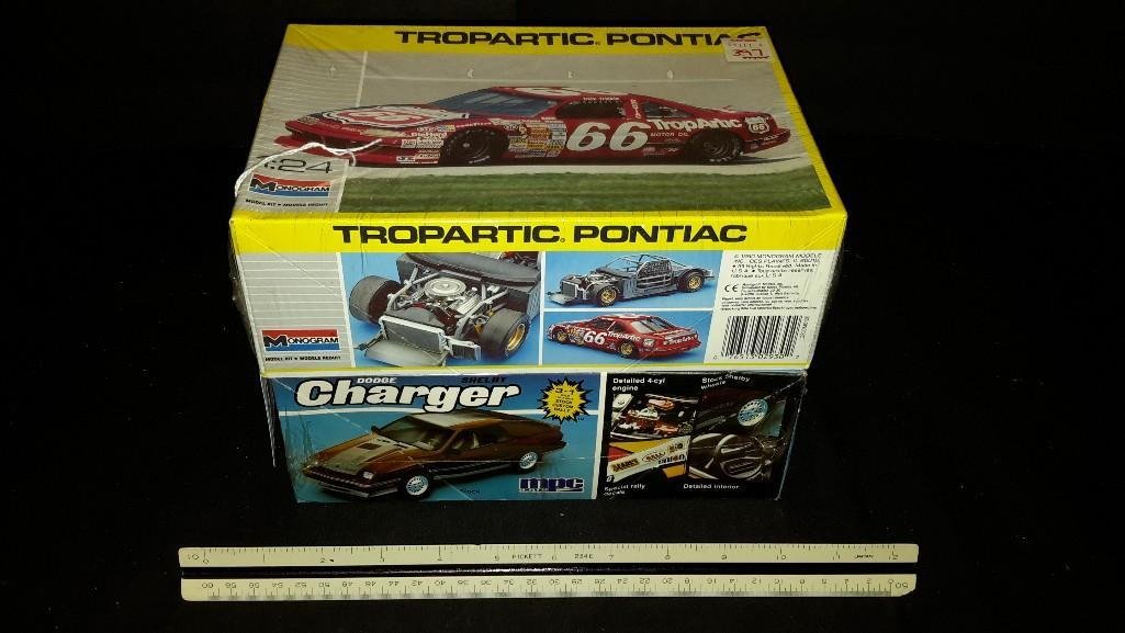 Plastic Car Model Kits (2): Tropartic pontiac & Dodge Charger 