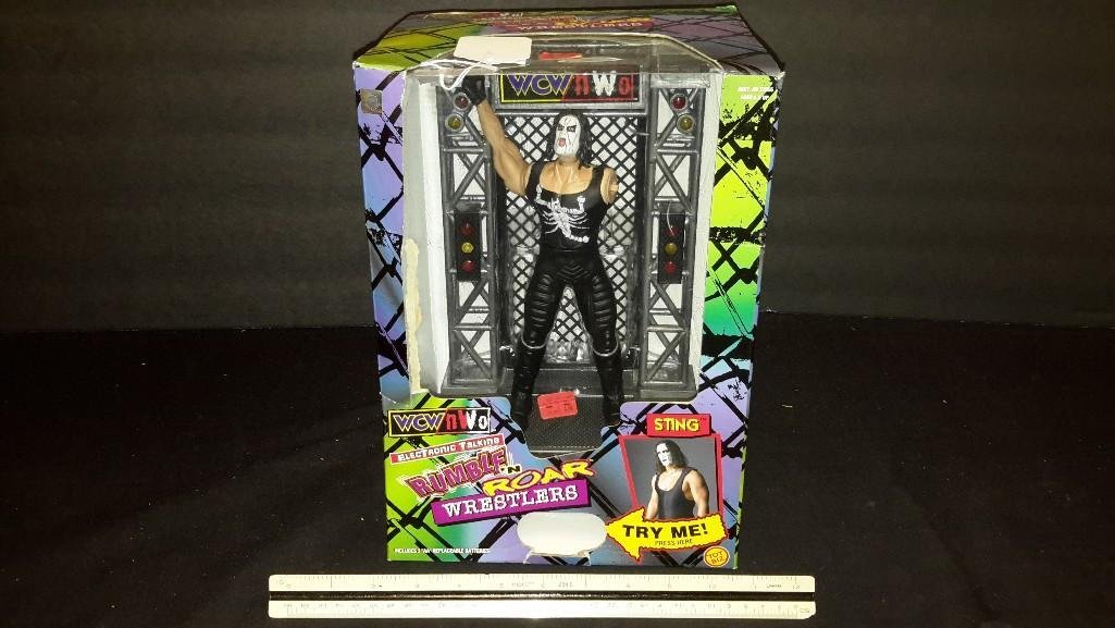 WCW Electronic Talking Sting Wrestler: Comes in original packaging, figure is missing an arm