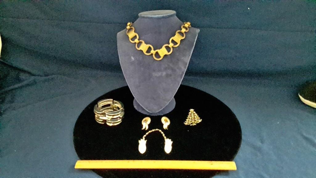 Vintage Ladies Jewlery: Christmas Tree Brooch, faux pearl and rhinestone sweater guard, gold tone clip on earrings, bracelet and necklaces 