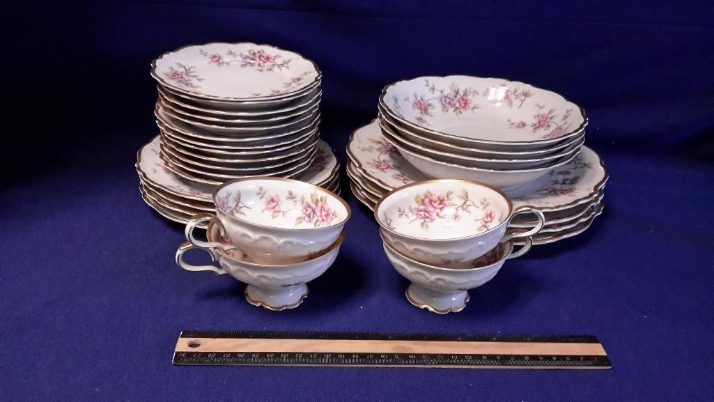Edelstein Bovaria Delphine Dish Set (28): 4 dinner plates measuring 10" diameter, 4 bowls with 8" diameter, 4 bread and butter plates with 8" diameter, 12 saucers measuring 6" diameter, 4 tea cups measuring 2 1/2" tal