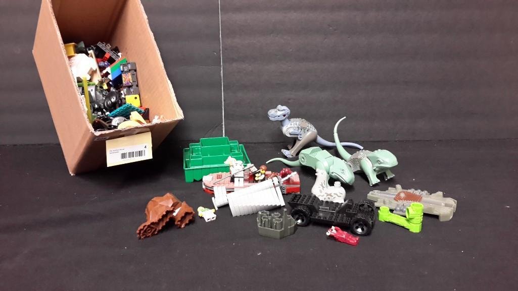 Misc. Lego & Star Wars Lego Figures: Large Lot of miscellaneous Star wars Legos and Figures 